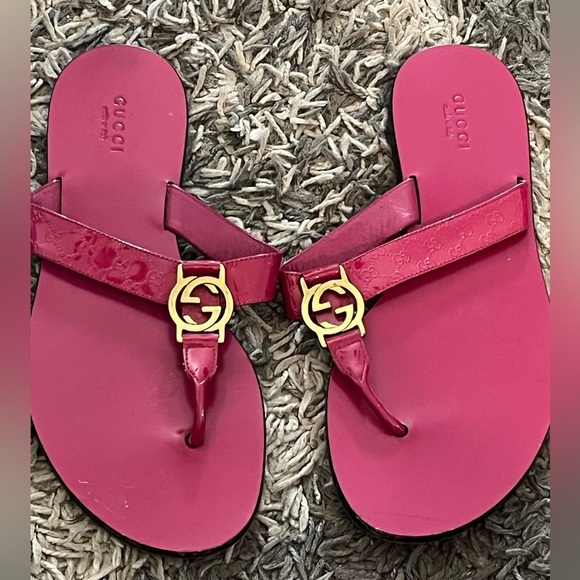 Gucci Shoes - Gucci Fuschia Pink vernice crystal leather micro
Guccisima sandals